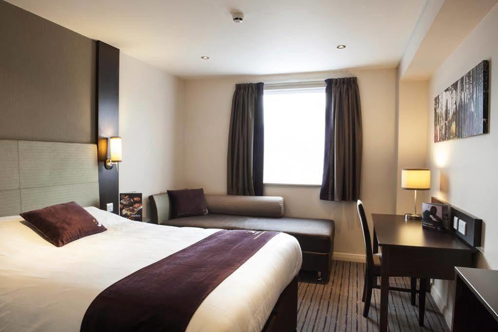 Premier Inn London Croydon West - Purley A23 מראה חיצוני תמונה